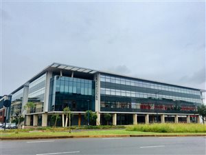 412 m² Commercial space in New Town Centre