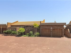 3 Bed Townhouse in La Montagne