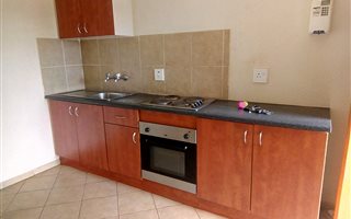 2 Bedroom Townhouse in Olievenhoutbos