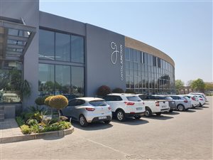 400 m² Commercial space in Hatfield
