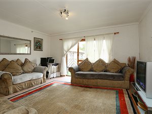 2 Bed Apartment in Westdene