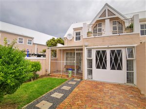 3 Bed Duplex in Strand Central