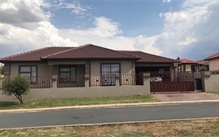 3 Bedroom House in Jukskei View
