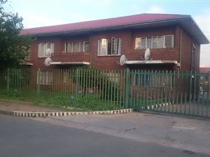 2 Bed Apartment in Driehoek