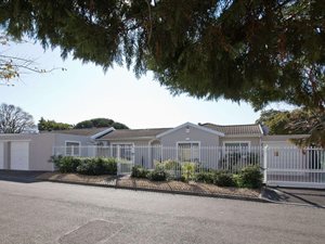 4 Bed House in Constantia