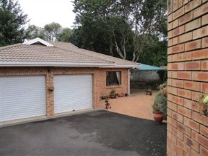 3 Bedroom House in Manors