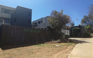 2 Bedroom Townhouse in Northcliff