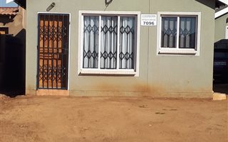 2 Bedroom House in Mahube Valley