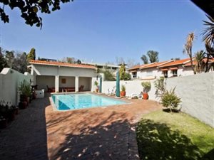 3 Bed Townhouse in Bryanston West