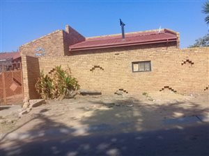 3 Bed House in Orlando East