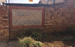 2 Bedroom Simplex in Kyalami Hills