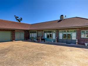 3 Bed House in Sir Lowrys and surrounds