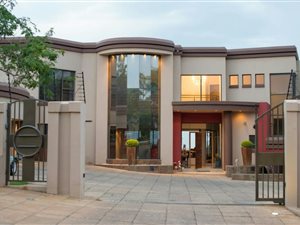 5 Bed House in Safari Gardens