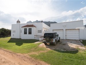 4 Bed House in Rooi Els
