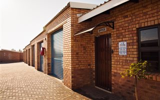 12 m² Commercial space in Willow Park Manor