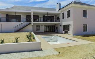 4 Bedroom House in Zevenwacht