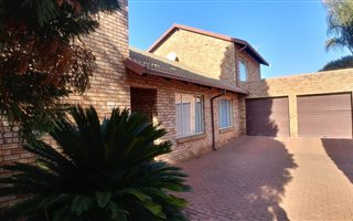 3 Bedroom House in Pierre van Ryneveld