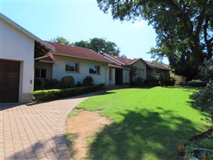 4 Bed House in Bryanston West