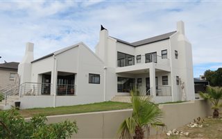 4 Bedroom House in Myburgh Park