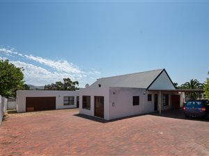 4 Bed House in Goedemoed