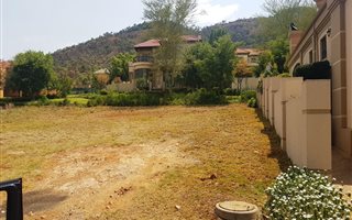 607 m² Land available in Kosmos Ridge