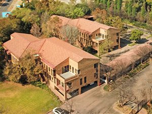2202 m² Office Space in Eastgate