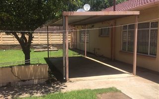 4 Bedroom House in Mackenzie Park