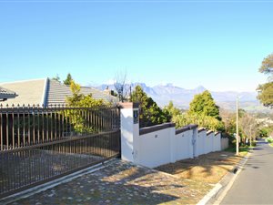 3 Bed House in La Concorde