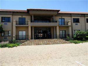 866 m² Office Space in Clubville