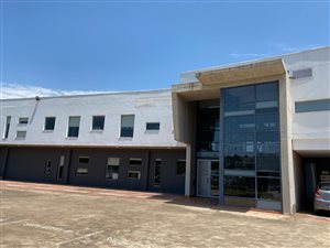 1951 m² Office Space in Riverhorse Valley