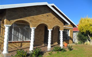 3 Bedroom House in Acaciaville