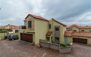 3 Bedroom Townhouse in Allens Nek