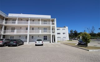 2 Bedroom Apartment in Nuutgevonden