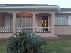 3 Bedroom House in Van Riebeeck Heights