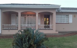 3 Bedroom House in Van Riebeeck Heights