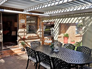 4 Bed House in Roylglen Gardens