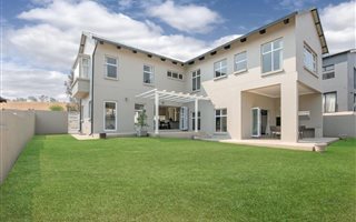 3 Bedroom House in Waterfall Country Village