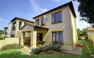 2 Bedroom Cluster in Bloubosrand