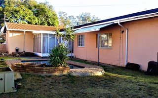 4 Bedroom House in Crown Gardens