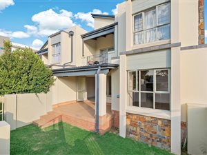 2 Bed Apartment in Parktown North