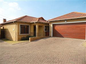 2 Bed Apartment in Carlswald AH