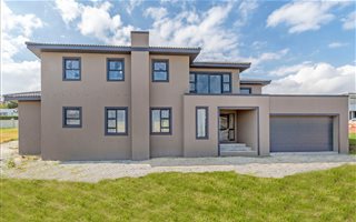 4 Bedroom House in Dennegeur