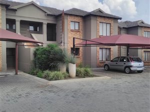 2 Bed Townhouse in Helderwyk Estate