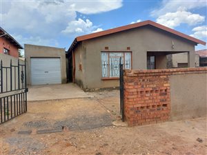 2 Bed House in Ap Khumalo