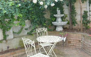 1 Bedroom Garden Cottage in Roundhay
