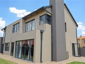 4 Bed House in Hazeldean (Silverlakes Surroundings)