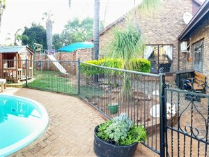 6 Bed House in Theresa Park
