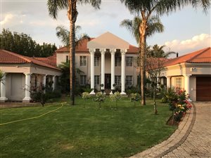 8565 m² Smallholding in Raslouw AH