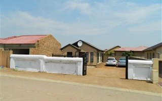2 Bedroom House in Mabopane