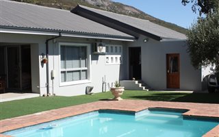 4 Bedroom House in Paarl Central West